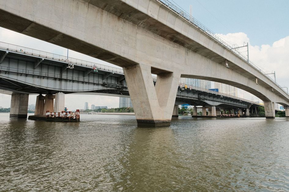 Adelca asume costos de reconstrucción del puente Durán-Santay tras colisión con barco