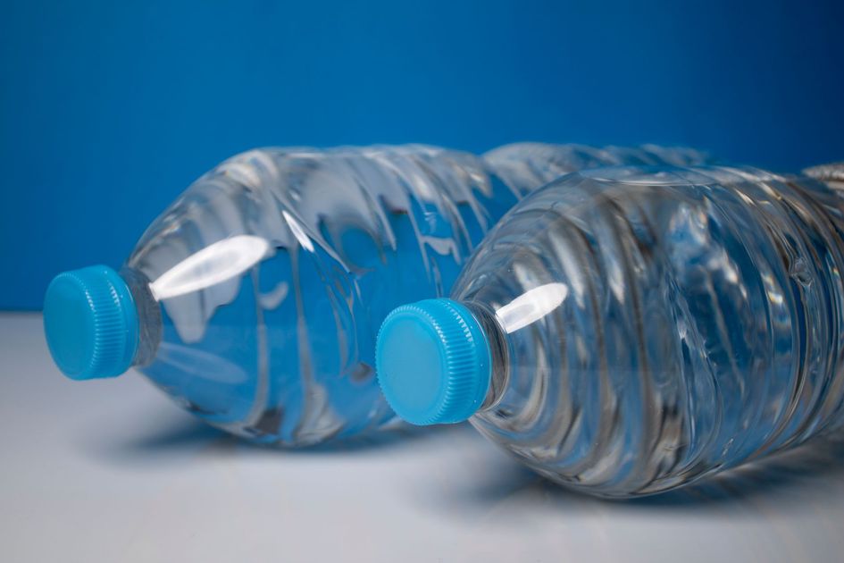 Prefectura del Guayas entrega 300 kits de agua segura a familias de Durán
