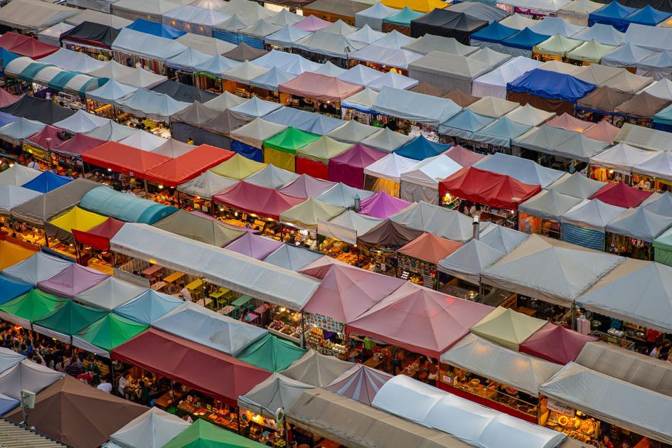 Emprendedoras de Durán exhiben sus productos en feria del MIES junto al centro Oramas González