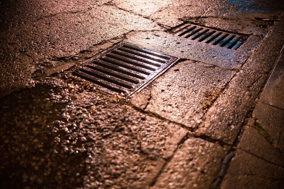La Puntilla: equipos municipales restablecen circulación tras trabajos de drenaje