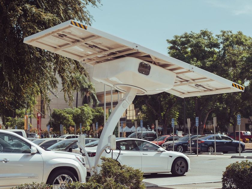 Polestar 2 desplaza a rivales con combustibles fósiles en el mercado automotriz