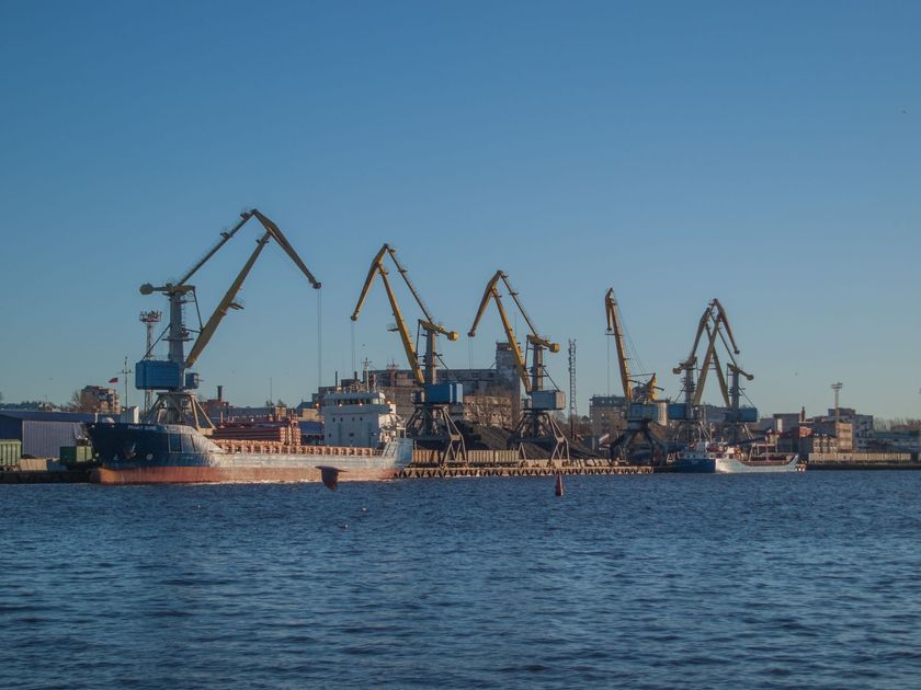 La Armada inicia construcción de campamento en Peñón del Río para dragado