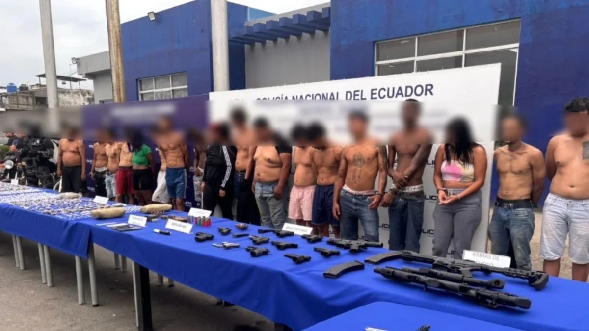 Operativos policiales en Durán y Daule dejan cinco detenidos con armas y una moto baleada