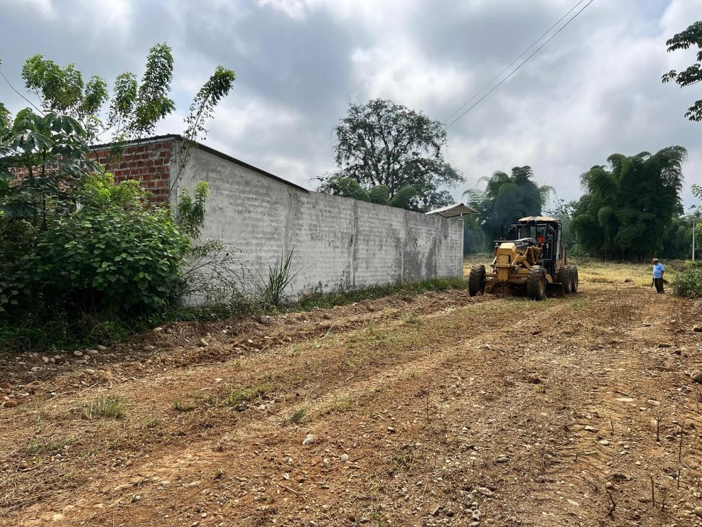Reconformación vial en Matilde Esther mejora acceso rural en Naranjito