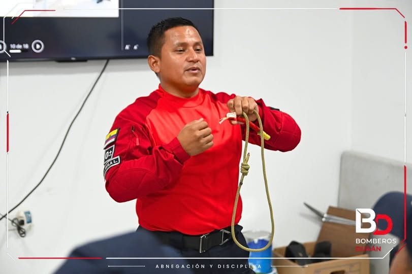 Bomberos de Durán replican capacitación internacional de rescate en cuerdas