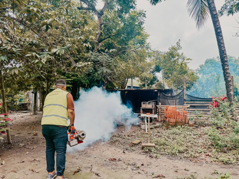 El Triunfo: Fumigan zonas rurales y avanzan hacia lo urbano contra el dengue