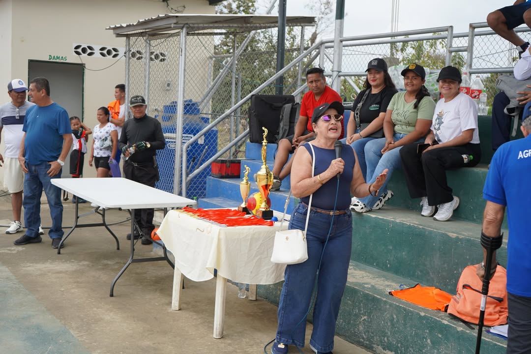 Cuadrangular de indor en Los Manguitos une a Balzar con sana competencia