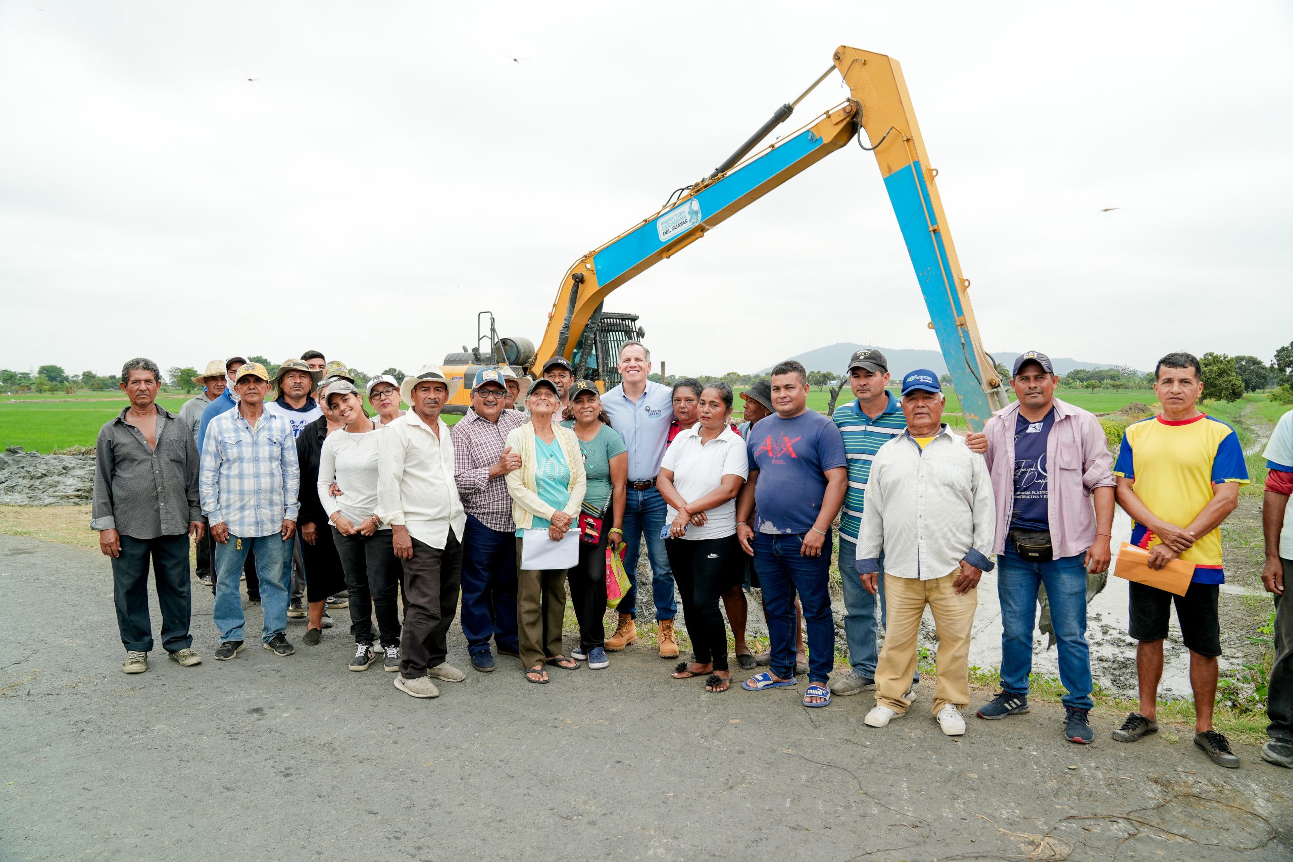 Prefectura del Guayas ejecuta limpieza del estero Trapiche en Tarifa para proteger cultivos