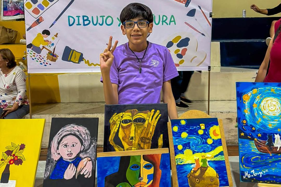 Arte y creatividad florecen en La Aurora con exposición de dibujo y pintura