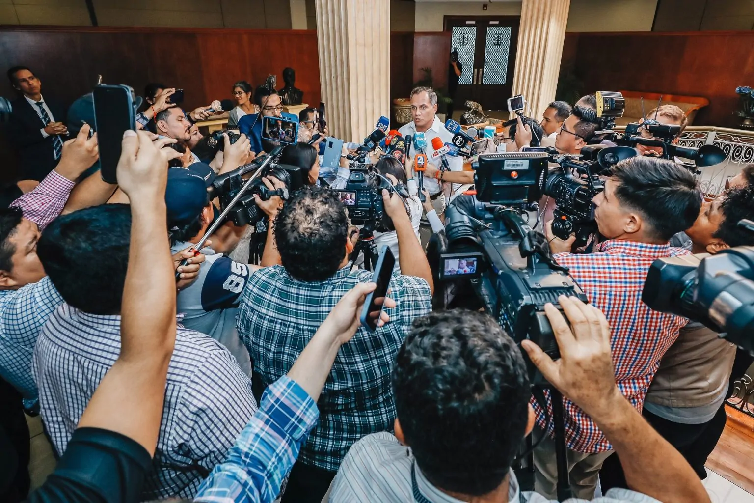 Prefectura del Guayas instala Mesa Técnica Veedora para el dragado del río Daule