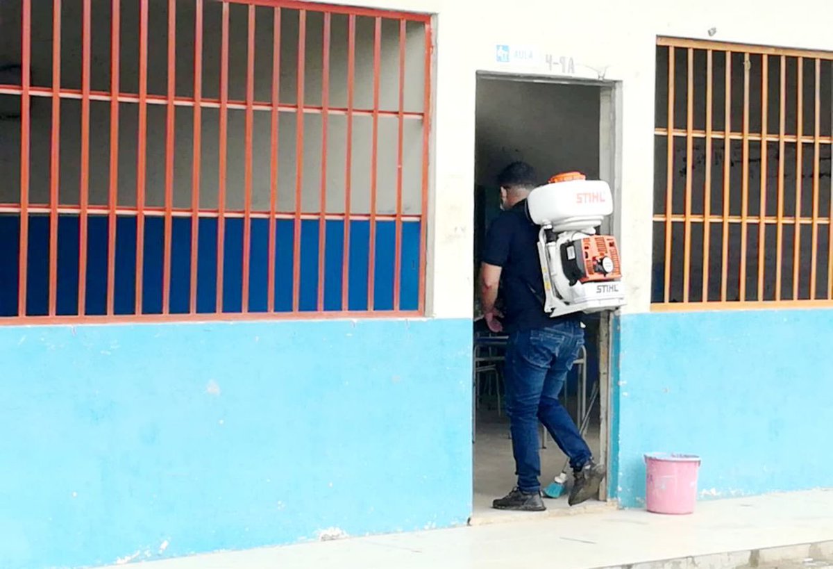 Fumigan centros educativos de Durán para evitar vectores y enfermedades