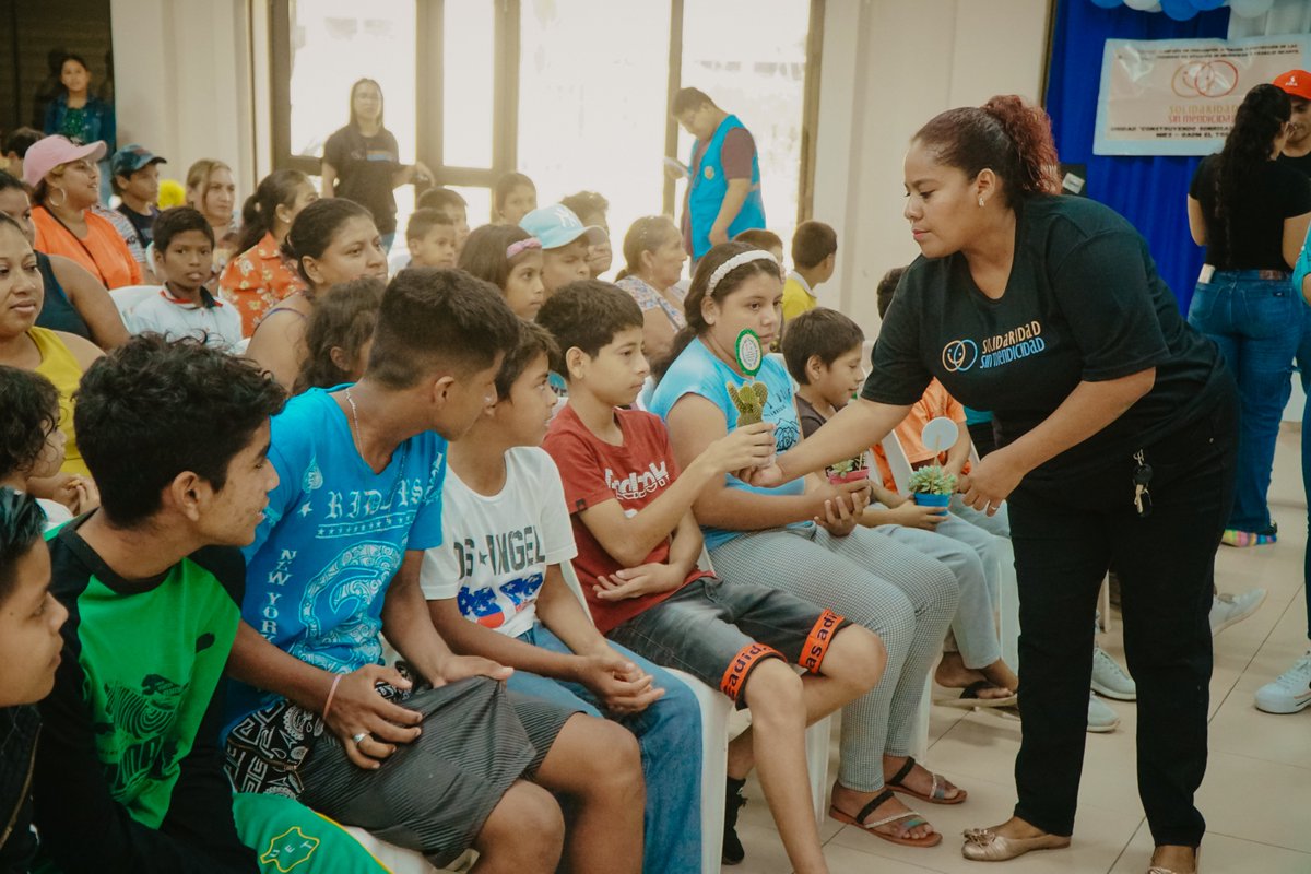 El Triunfo entrega kits escolares para combatir el trabajo infantil
