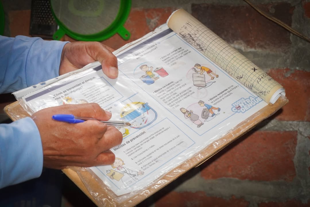 Jornada de fumigación en el barrio Amazonas busca proteger la salud en Balzar
