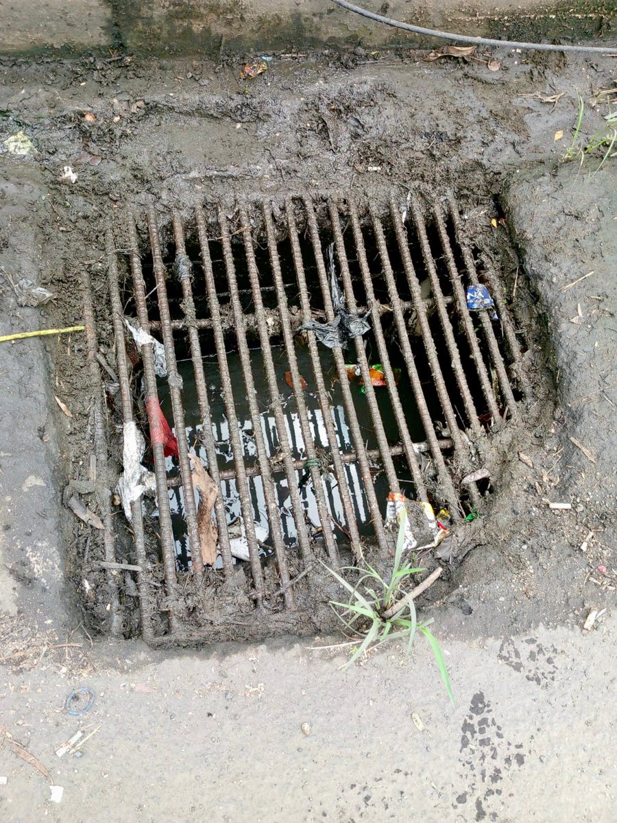 Lluvia deja calles de El Empalme llenas de basura en las rejillas