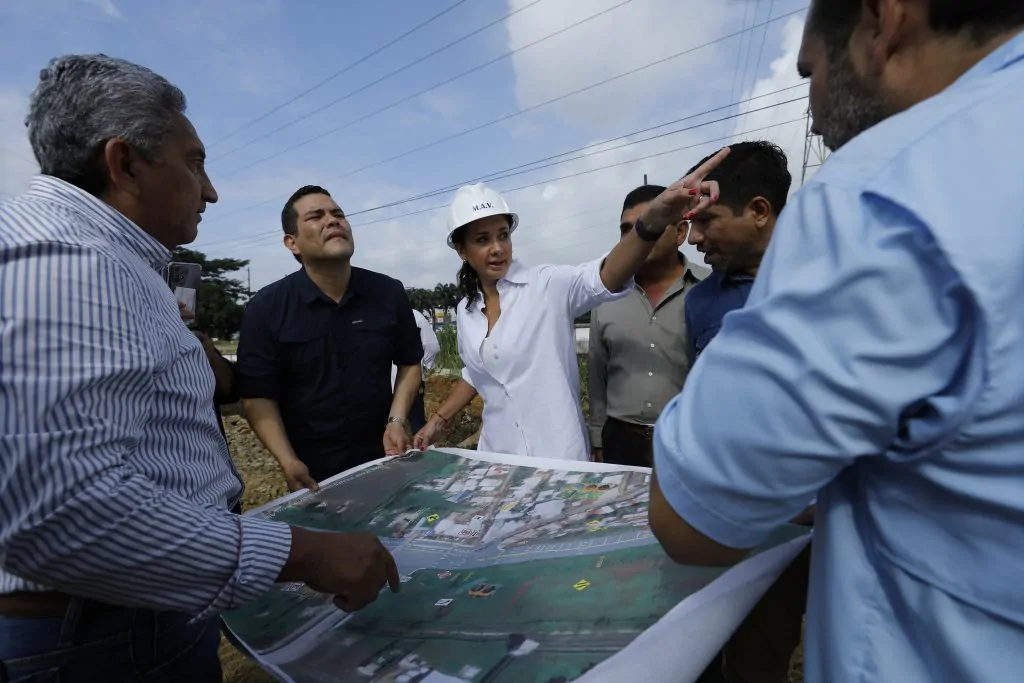 Pedro Carbo: Prefectura inspecciona vías rurales y coordina vivienda social