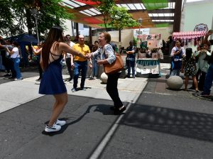 Más de 5.000 guayaquileños disfrutaron la primera peatonalización de la calle Panamá