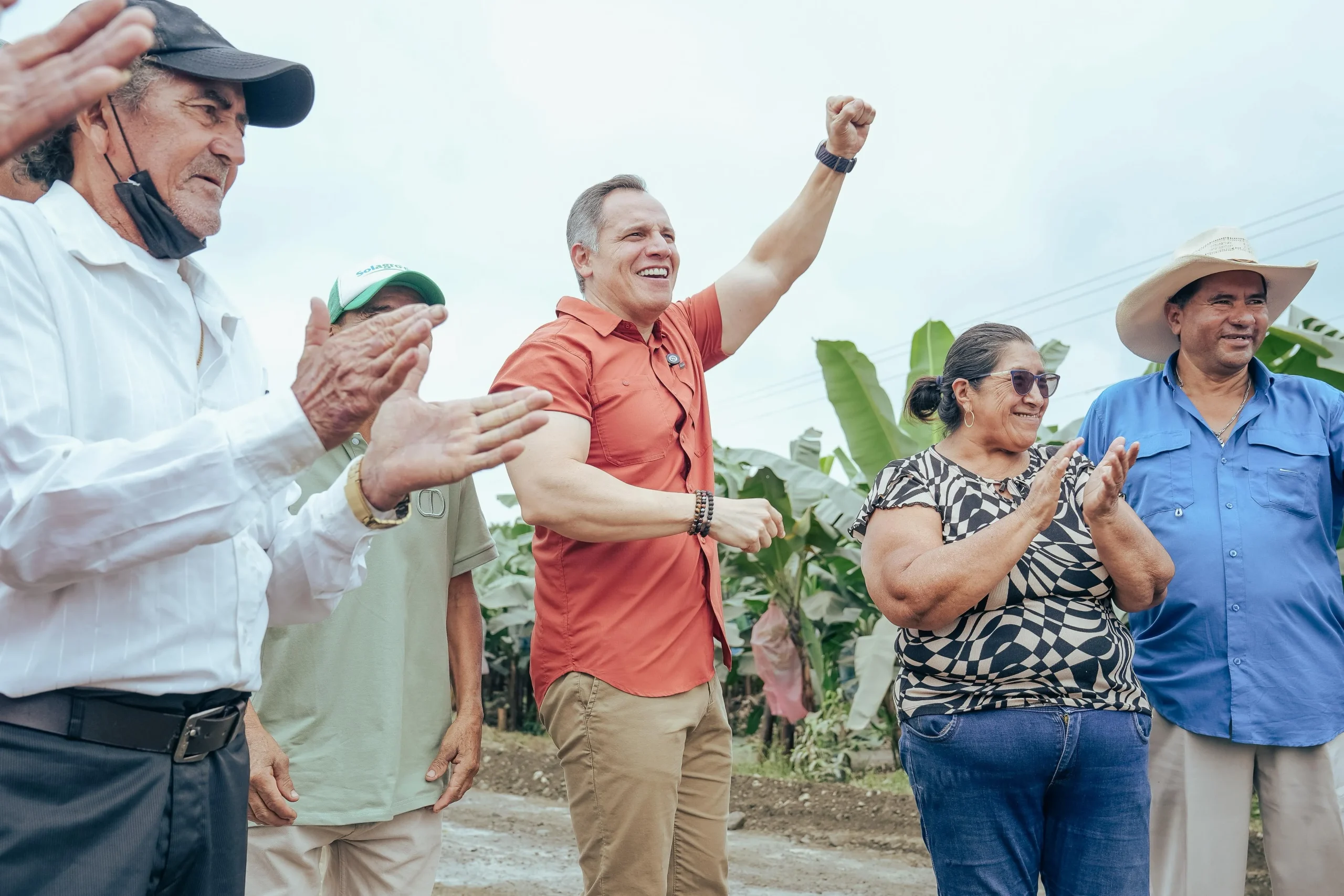 Prefectura del Guayas avanza en mejoramiento vial para 2.500 agricultores en Simón Bolívar