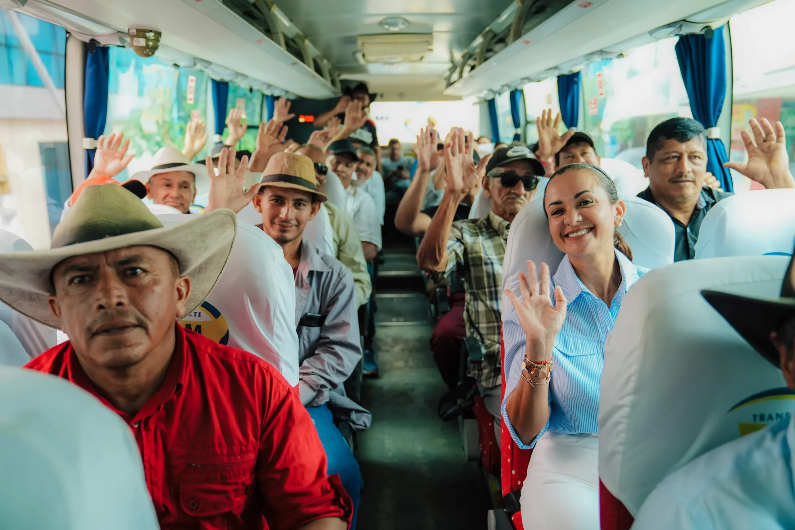 Prefectura del Guayas entrega Bono Agrícola a 100 campesinos de Salitre