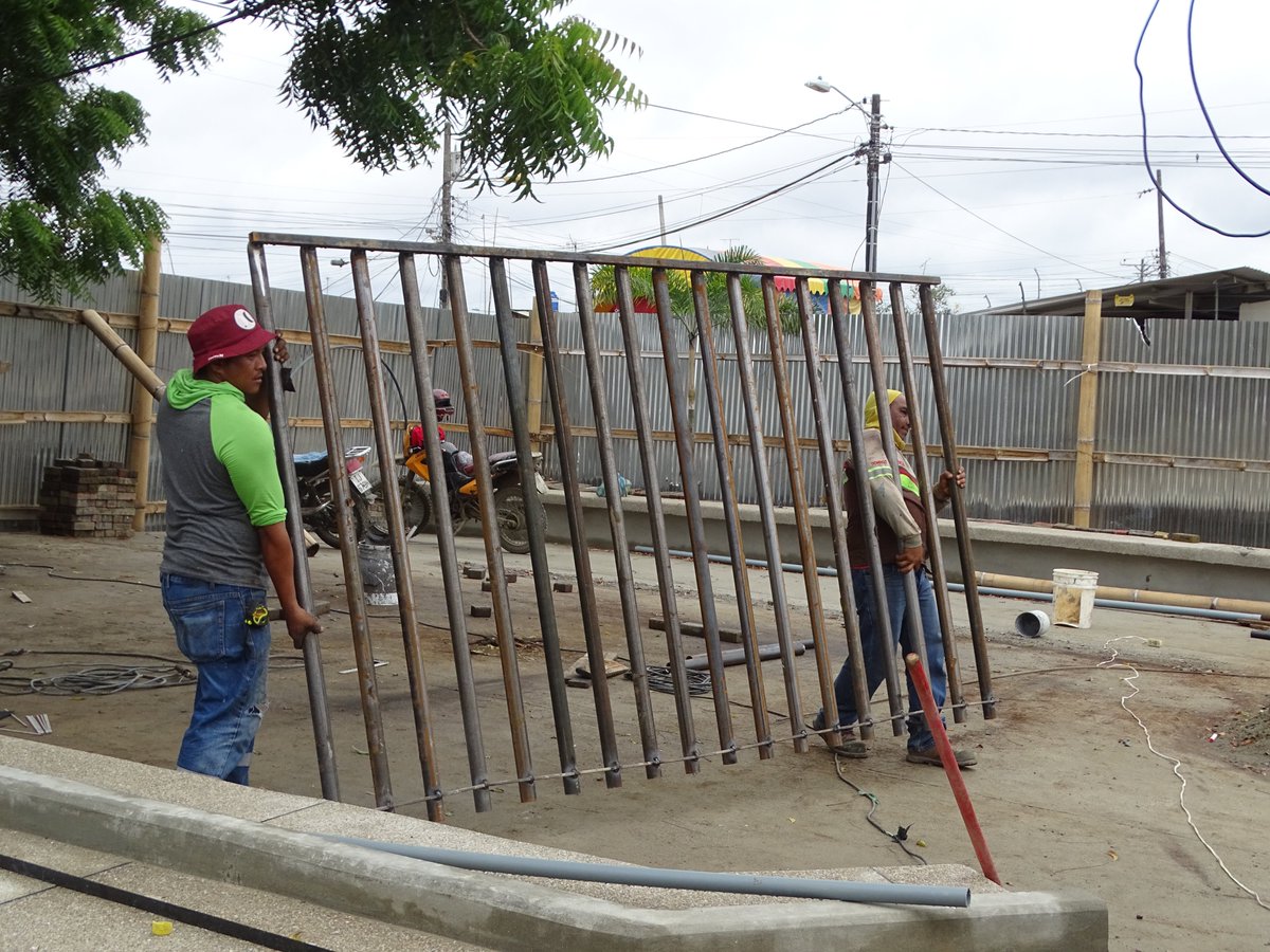 Reconstruyen Parque Las Cañas en Lomas de Sargentillo con materiales nuevos