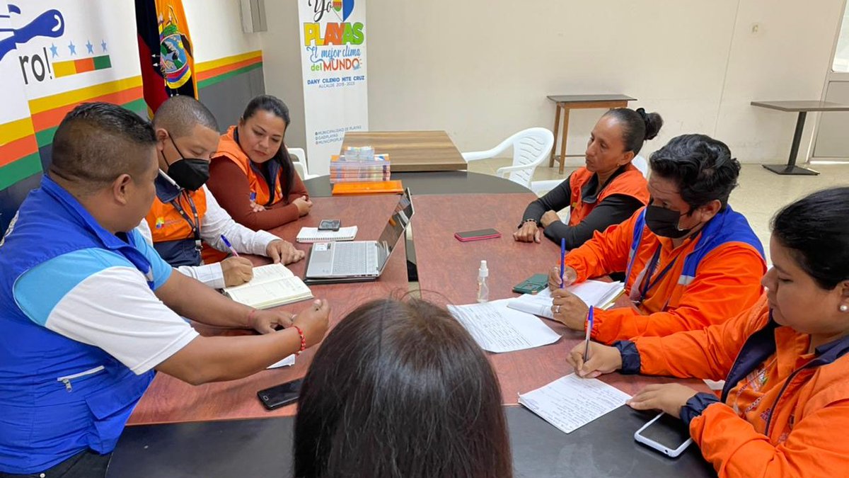Voluntarios de General Villamil Playas se preparan para el Simulacro Nacional de Tsunami