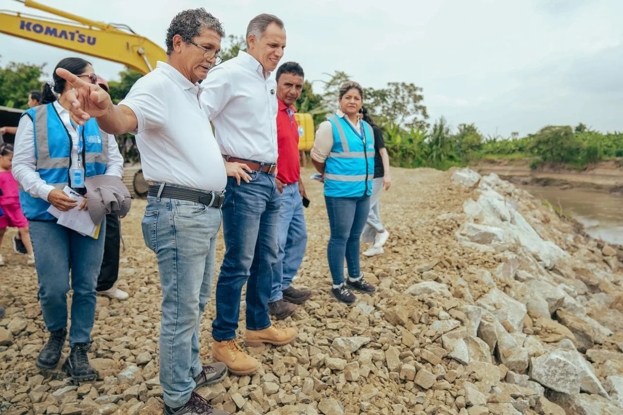 Prefectura del Guayas estabiliza la ribera del Bulu Bulu en Samborondón para proteger a 1.600 vecinos