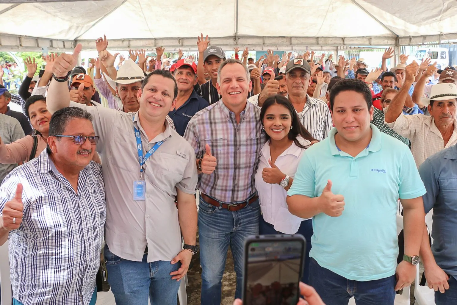 200 ganaderos de Samborondón reciben insumos para el invierno