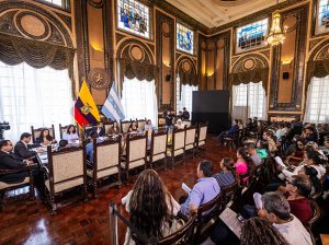 Concejo Municipal entrega Preseas Río Guayas a profesionales, bomberos y educadores