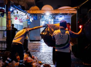 Aseadores en Guayaquil adelantan recolección nocturna por toque de queda provincial