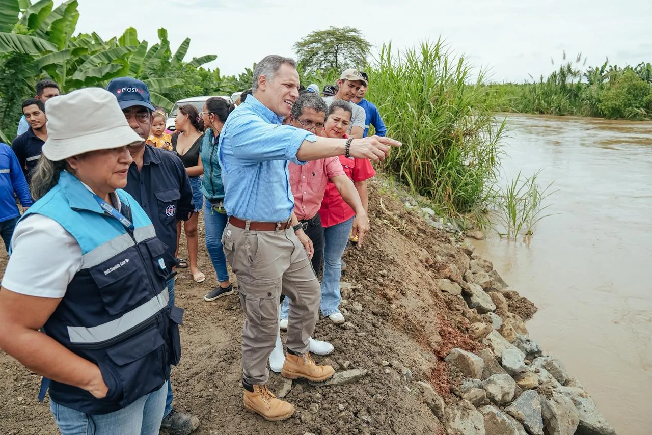 Prefectura del Guayas estabiliza ribera del Chimbo en Puerto La Chiquita tras erosión