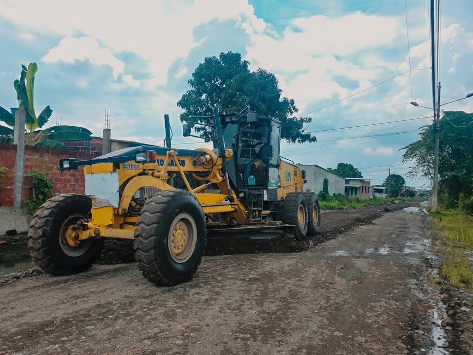 El Triunfo: Maquinaria municipal inicia mejoramiento vial en Los Arbolitos