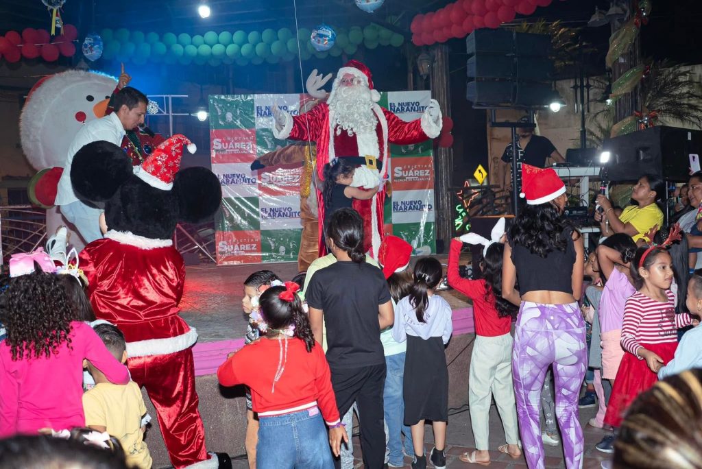 Naranjito encendió su árbol navideño con show infantil y chocolatada