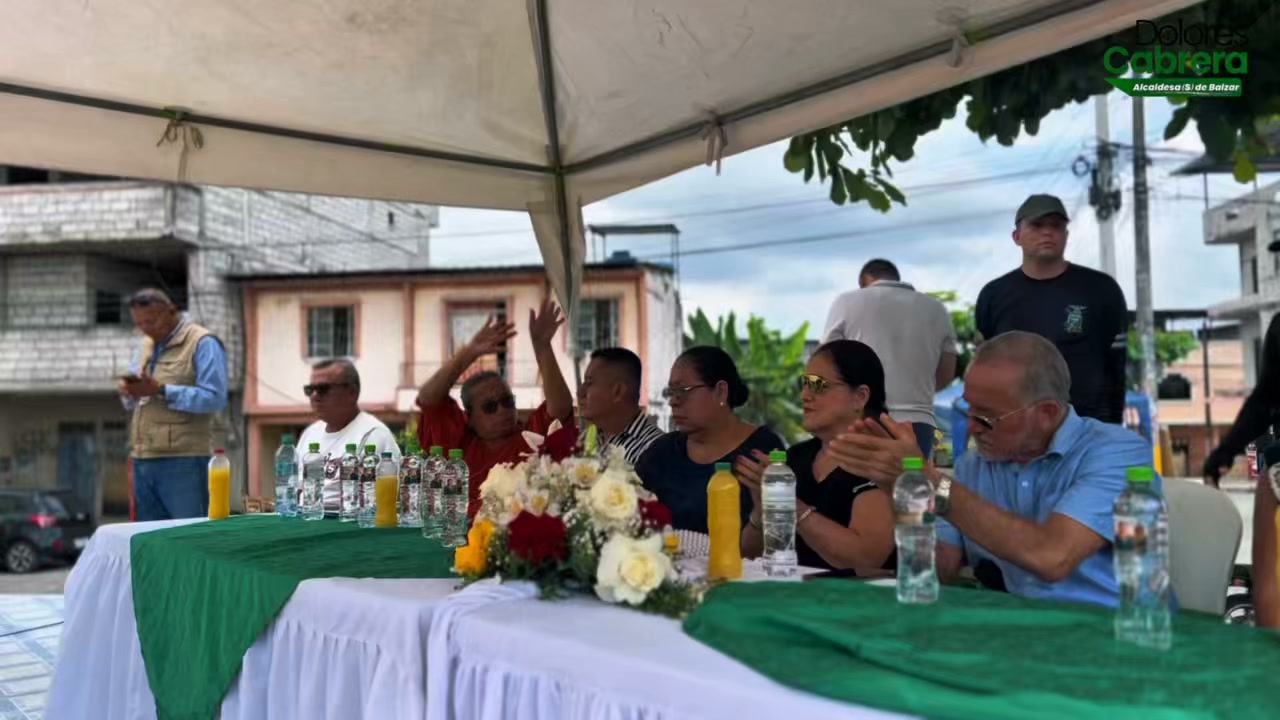 Alcaldesa Dolores Cabrera entregó Parque 12 de Octubre repotenciado a Balzar