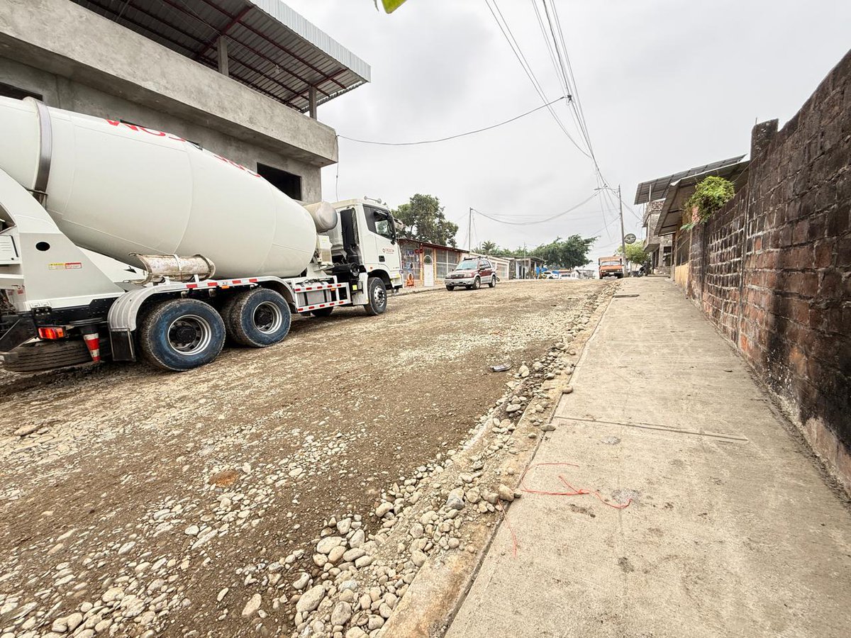 Obras en 29 de Octubre avanzan para asfaltar calles en El Empalme