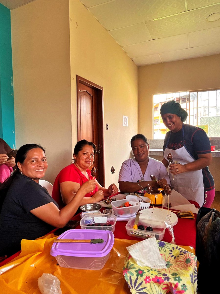 Taller de repostería en El Recreo 4ta etapa impulsa emprendimiento local