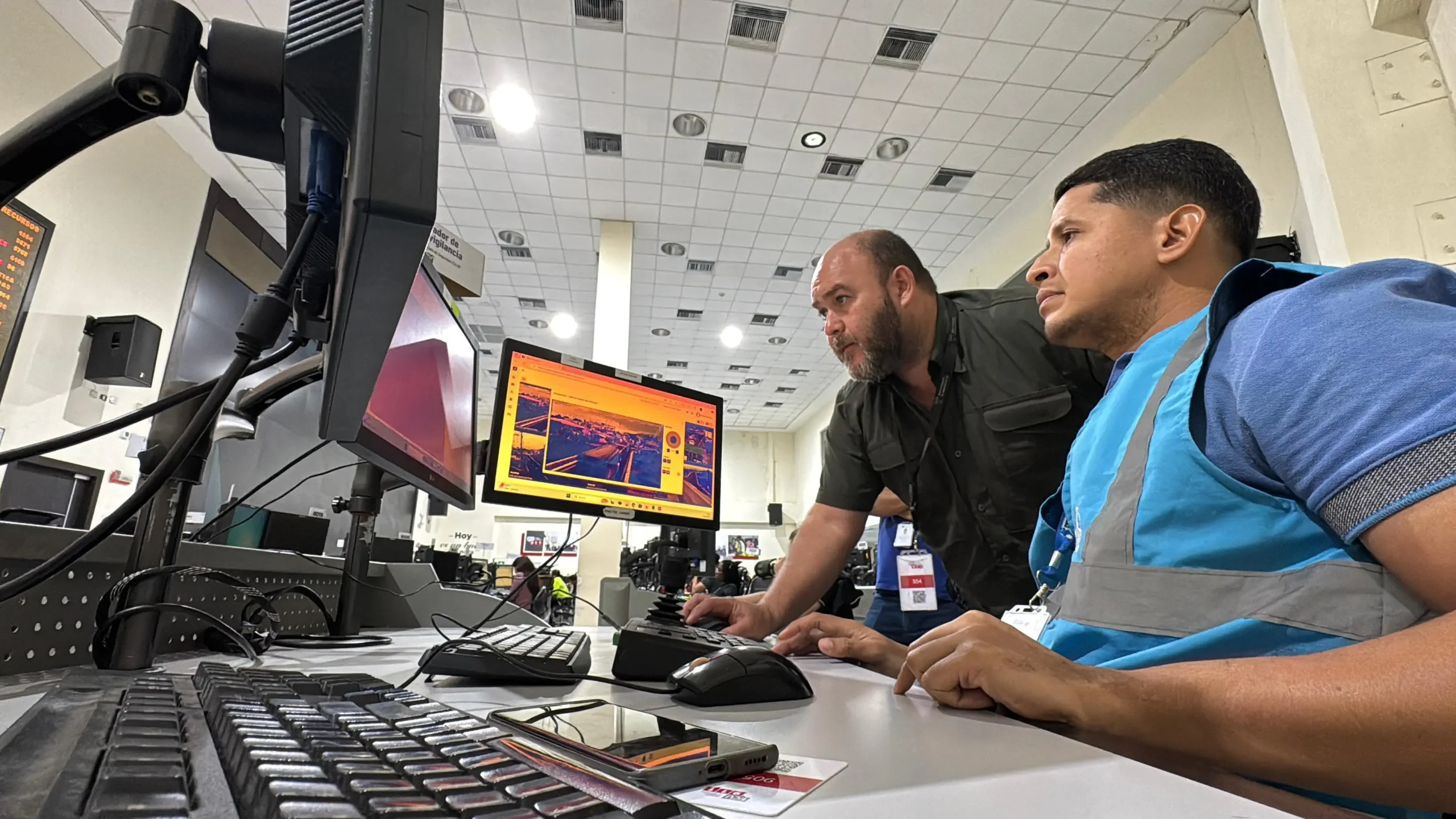 Prefectura del Guayas formaliza alianza con empresas de rastreo para reforzar seguridad en vía Guayaquil-Cuenca