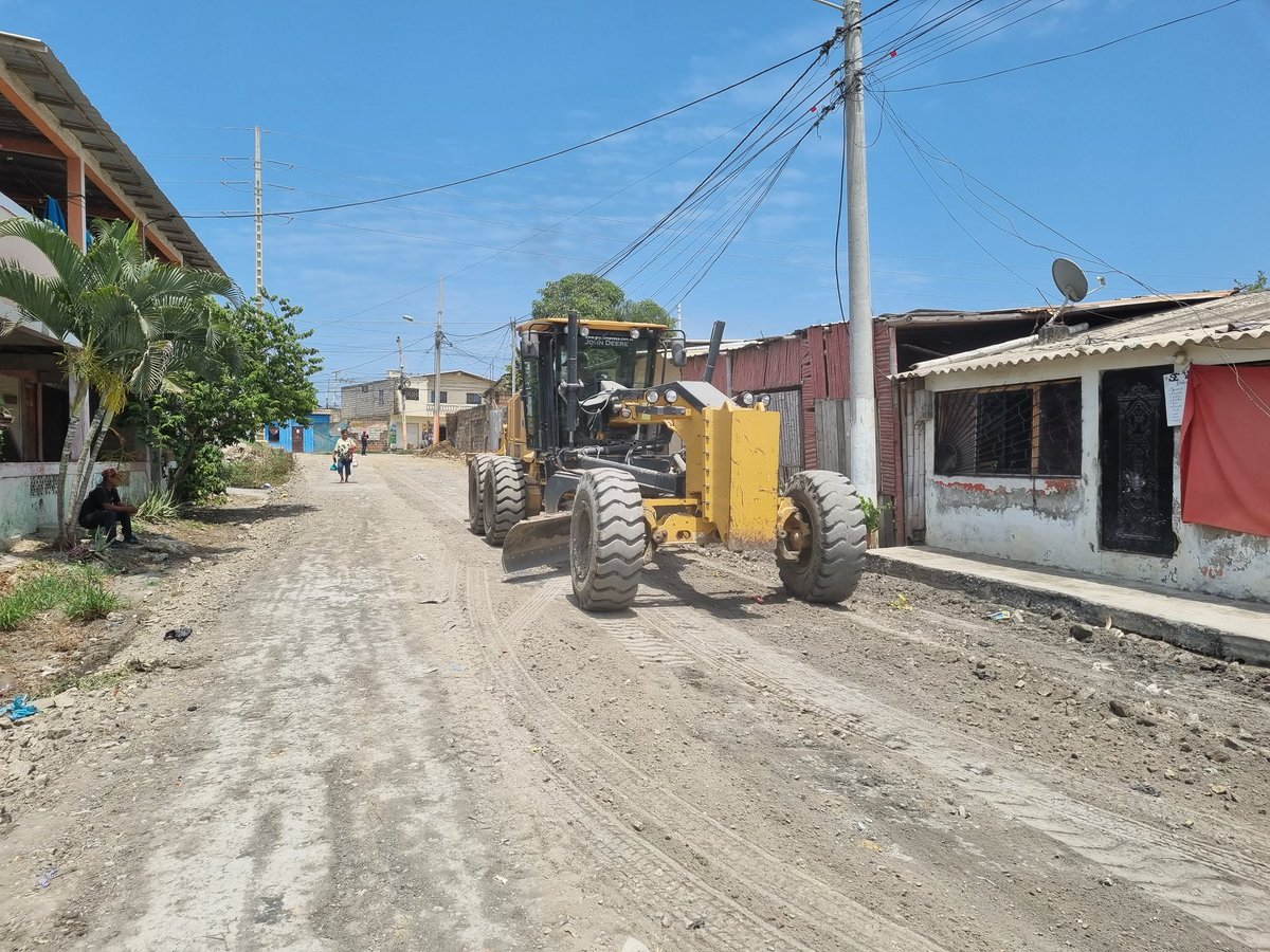 Obras Públicas inicia reconformación de calles en Enrique Torbay, Playas