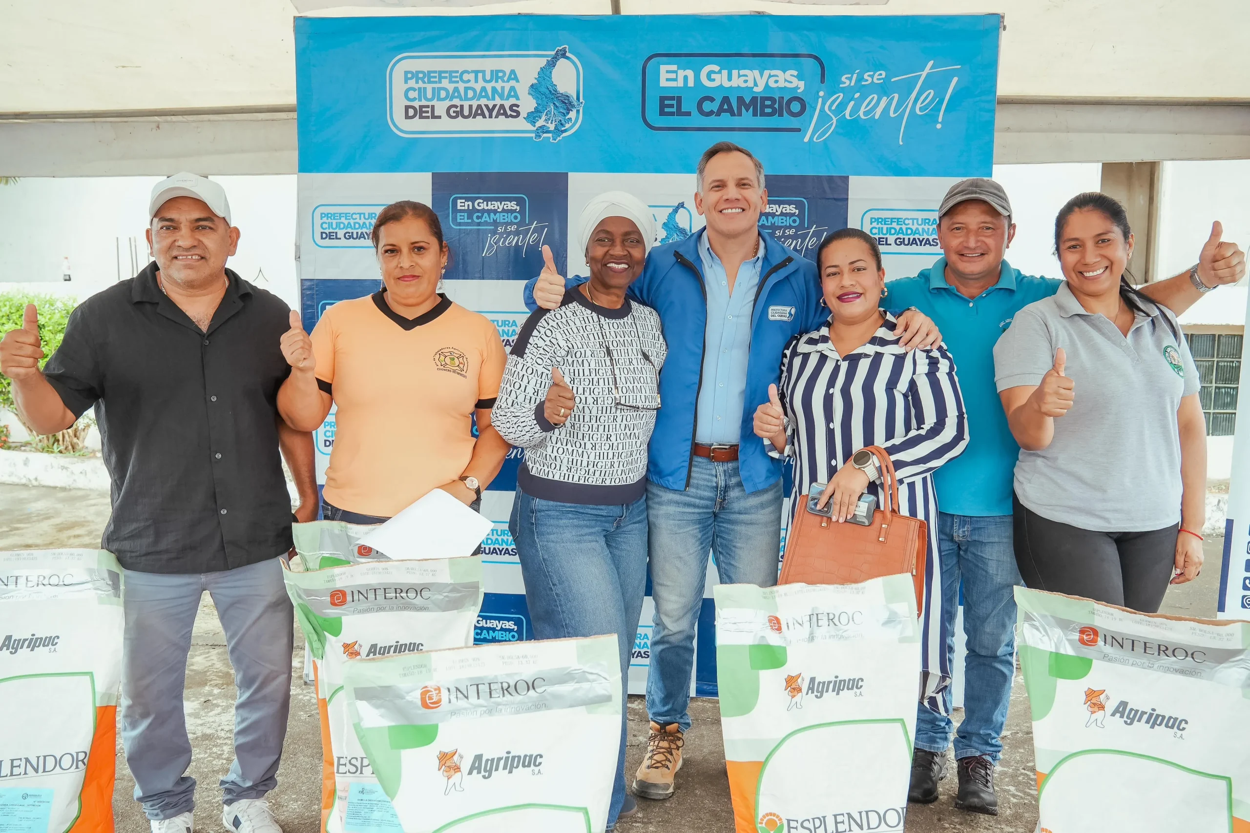 Prefectura entrega 840 sacas de maíz a agricultores de El Empalme