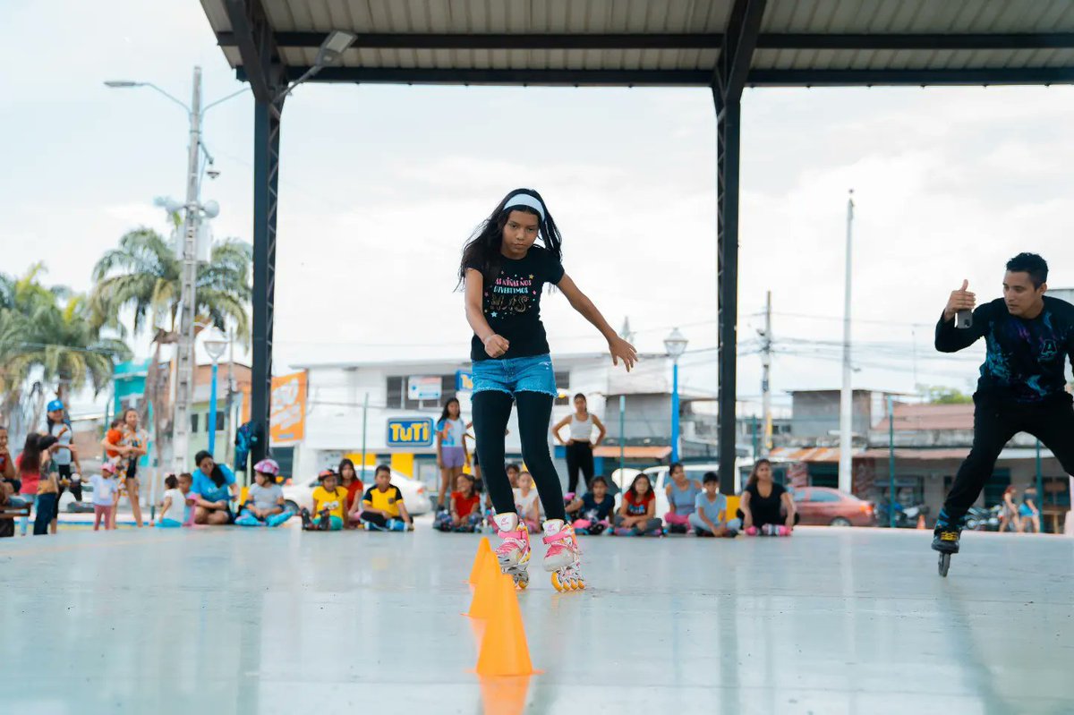 Clases de patinaje en La Ferroviaria unen a niños y jóvenes de Durán