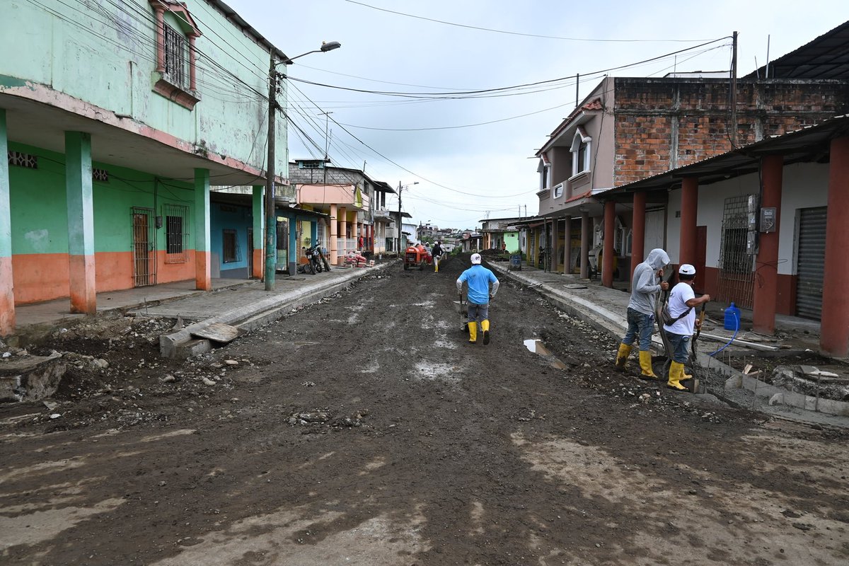 Obras de agua y aceras avanzan en Dos de Mayo, El Empalme