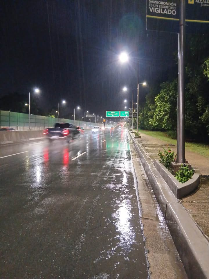 La Puntilla recupera su circulación tras el retiro de aguas en Samborondón