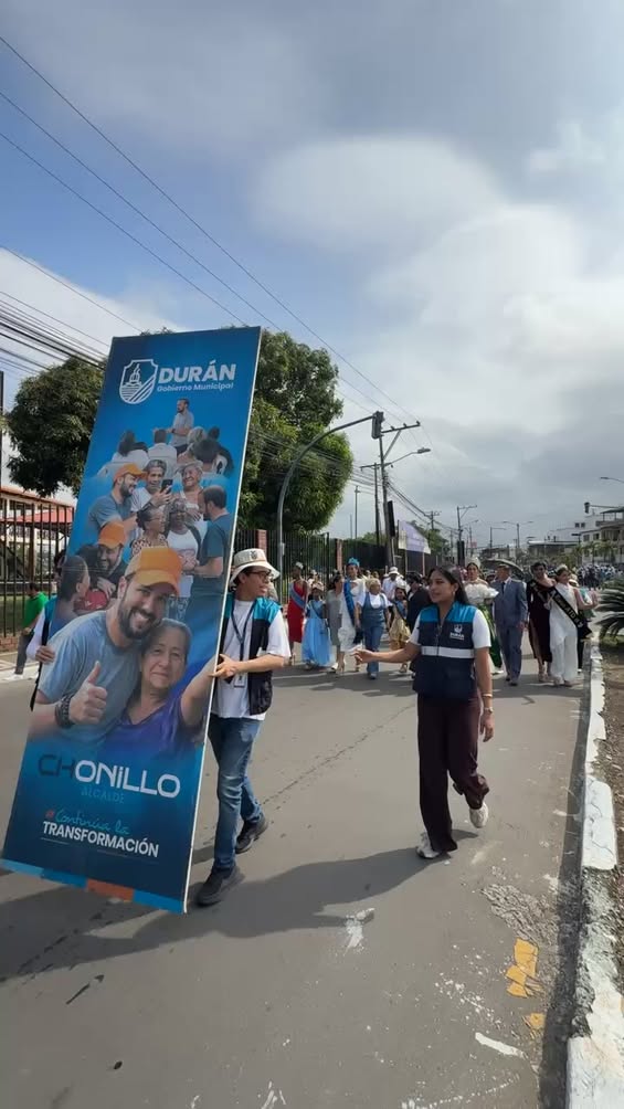 Durán celebra su parroquialización con desfile cívico militar estudiantil