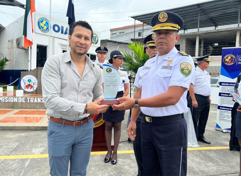 Vigilantes de tránsito reciben homenaje en Naranjito por su labor vial