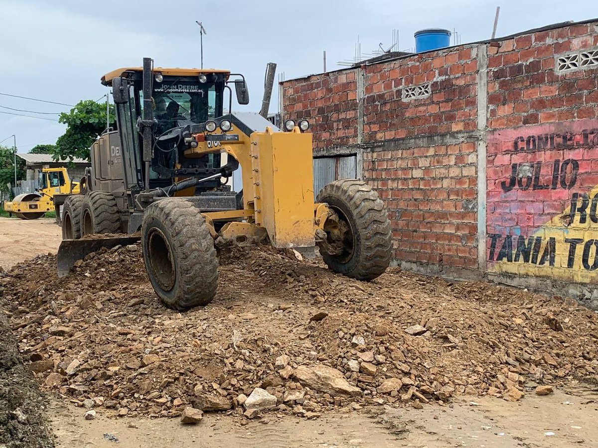 Inician reconformación de calles en Durán para evitar inundaciones