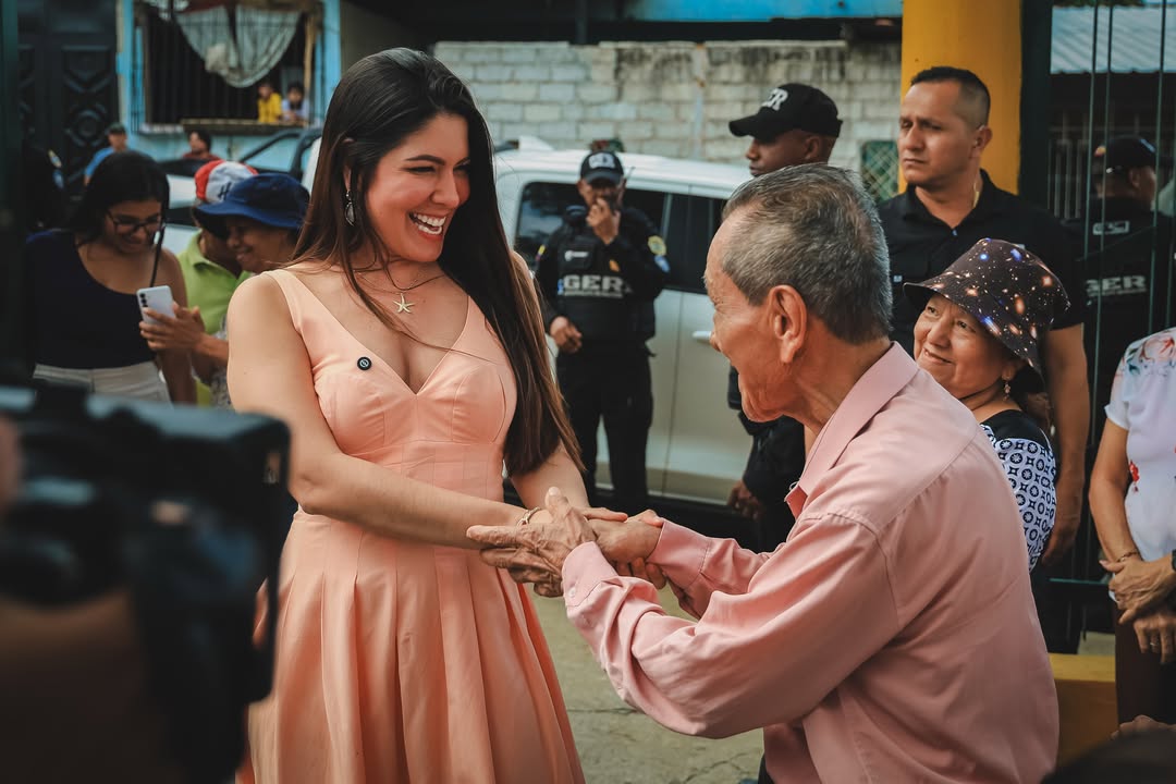 Pancho Jácome recibe su 41er parque recuperado con juegos y canchas