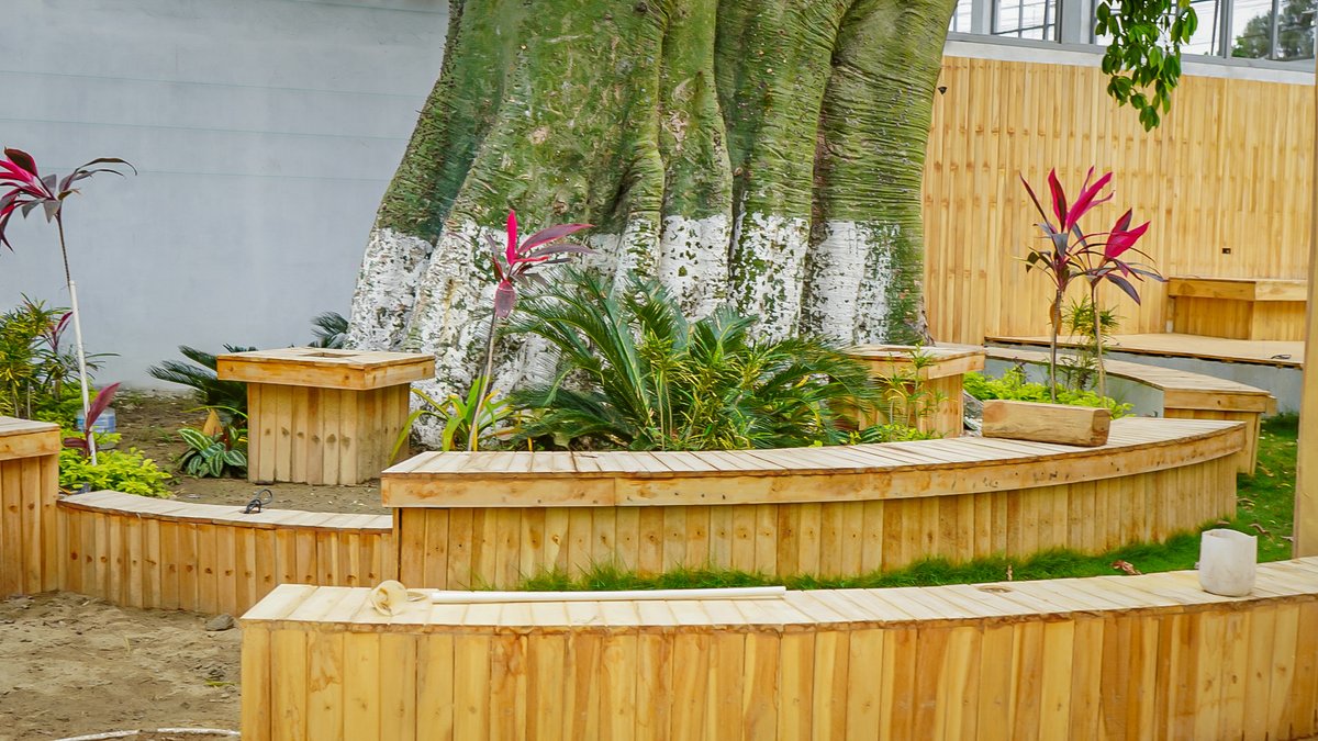 Avanza la remodelación del parque infantil en Playas