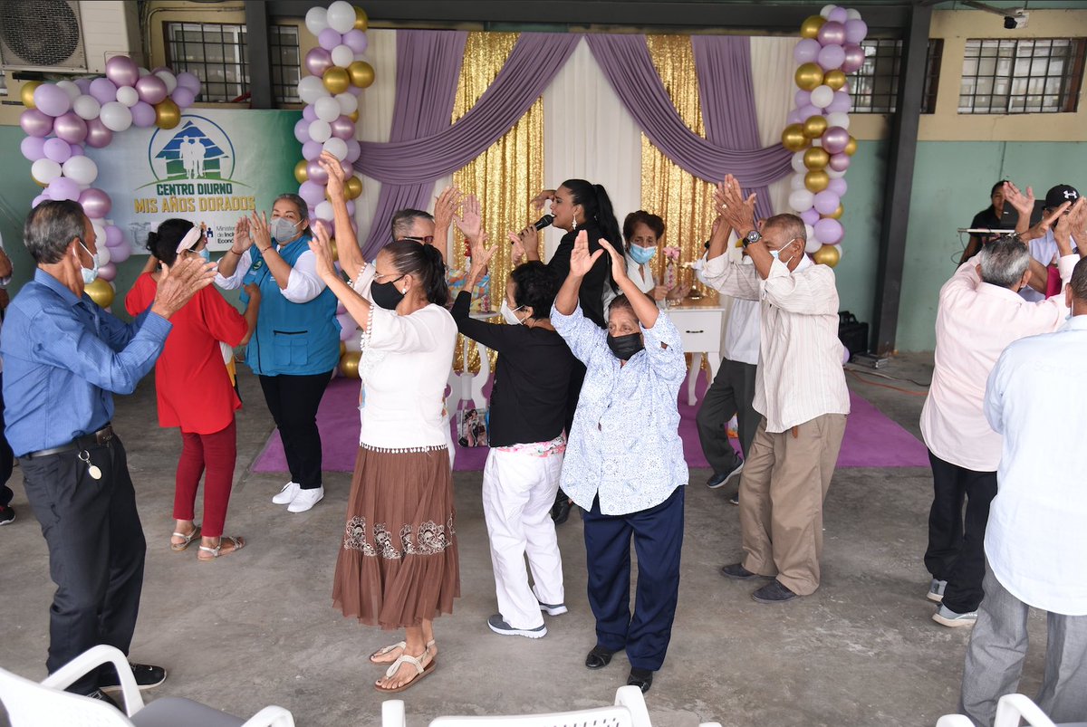 Abuelos de Samborondón celebraron su día con arte y compañía