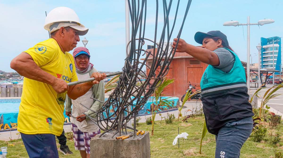 Alcaldía de Playas inicia construcción del monumento al langostino en el malecón