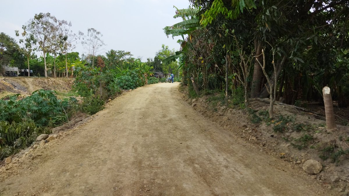 Prefectura del Guayas y Lomas de Sargentillo rellenan camino vecinal en Puerto Los Flojos
