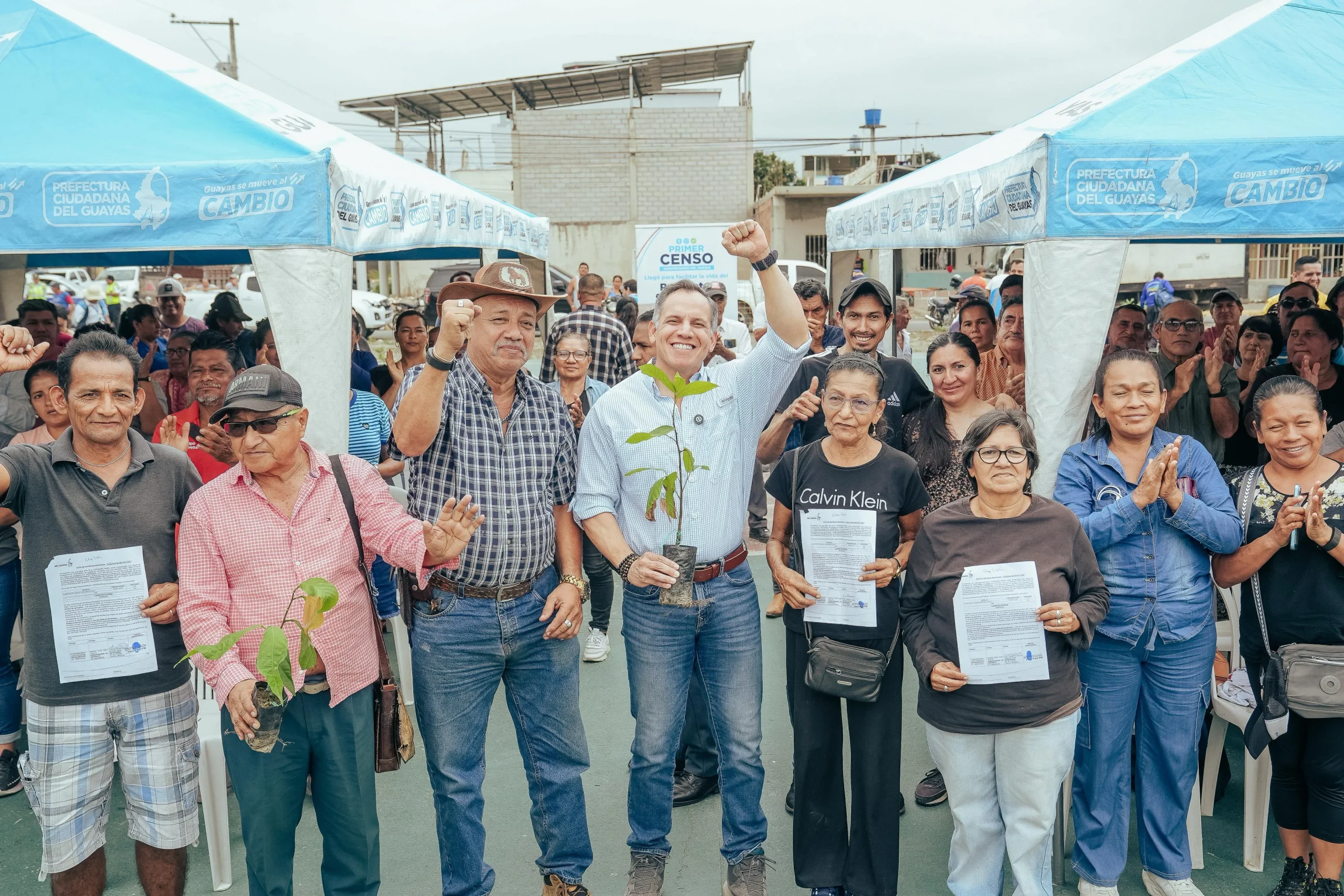 Prefectura del Guayas entrega 50.000 plantas de cacao a cacaoteros de Naranjal