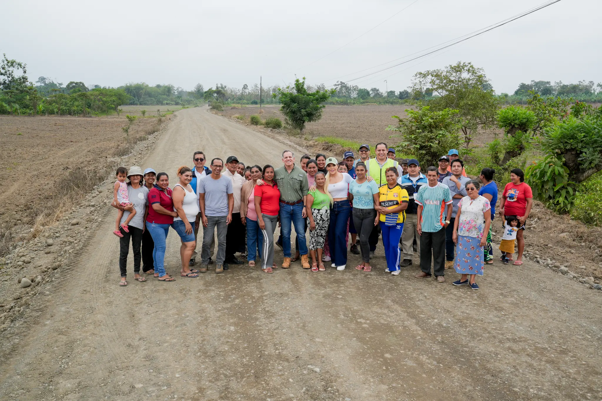 Prefectura del Guayas avanza en 40% la reconstrucción de vías rurales en Simón Bolívar